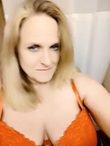 Jenn, 45  female escort, Denver