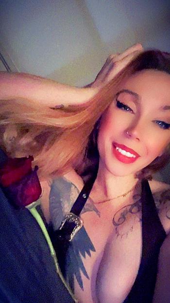 MissRed, 30 Caucasian female escort, Denver