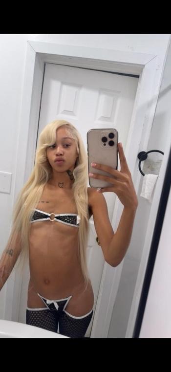 Hunny, 21  female escort, Denver